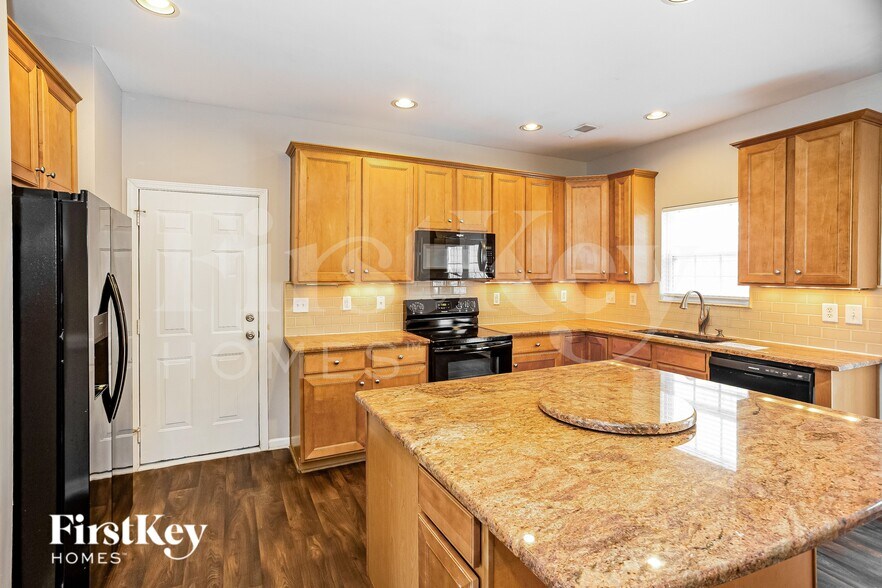 Building Photo - 12814 Coral Sunrise Dr