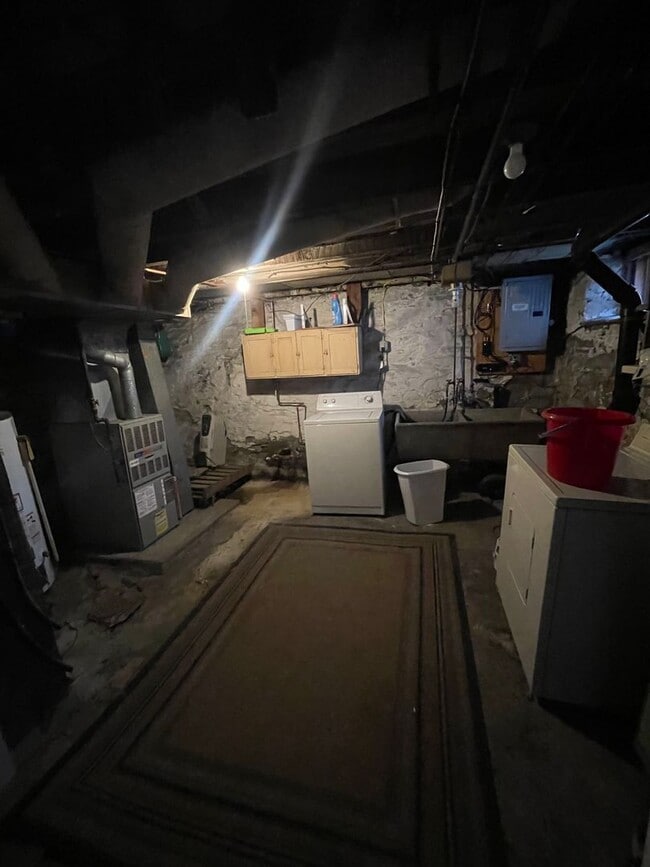 Building Photo - Single Family House in Mt Washington Avail...