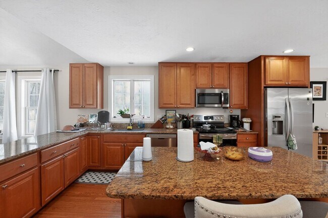 Building Photo - Spacious 4BR House in Millbury