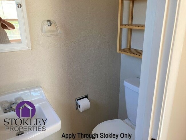 Building Photo - 2438 Upland Dr