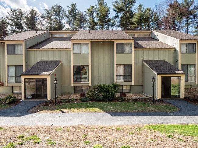 Building Photo - 374 Great Rd