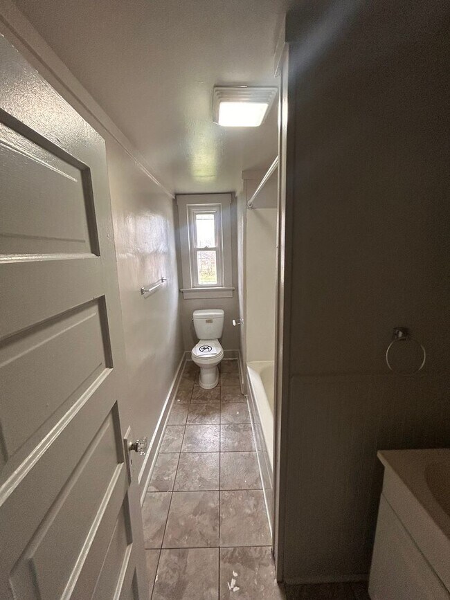 Building Photo - 1031 St Marys Ave