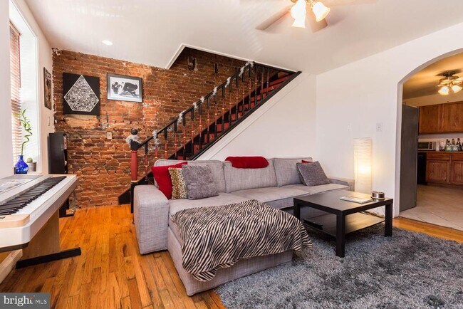 Building Photo - 535 E Girard Ave