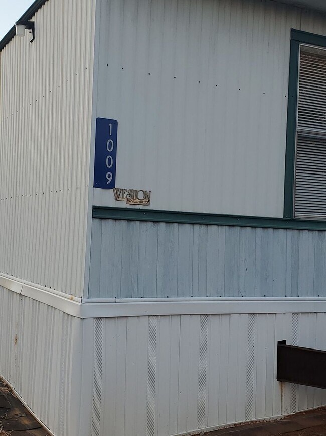 Building Photo - 1009 Jacks Dr