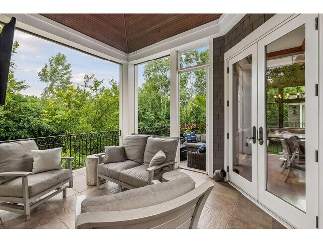 Building Photo - 15700 Portico Dr