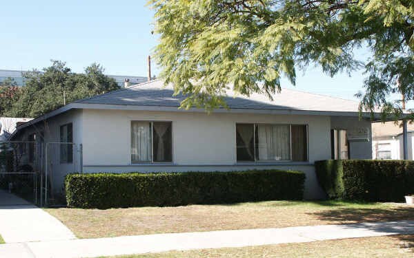 Primary Photo - 2325 N Fairview St