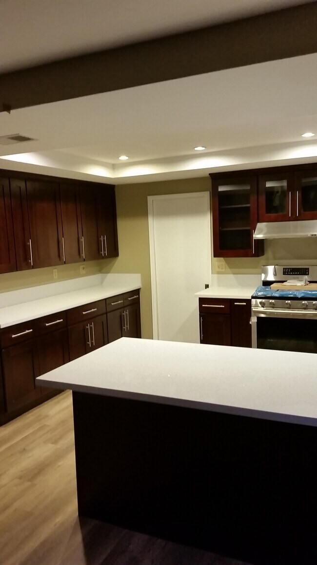 Building Photo - 16268 Glencove Dr