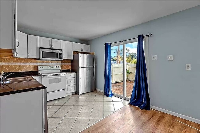 Building Photo - 4058 Paule Ave