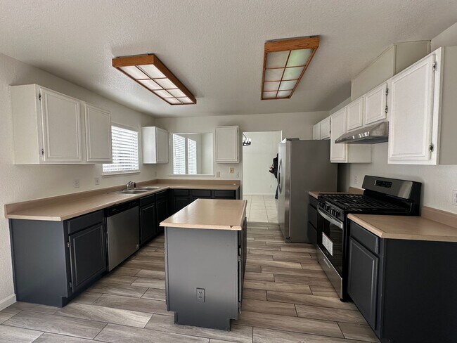 Building Photo - 4541 Creekside Cir