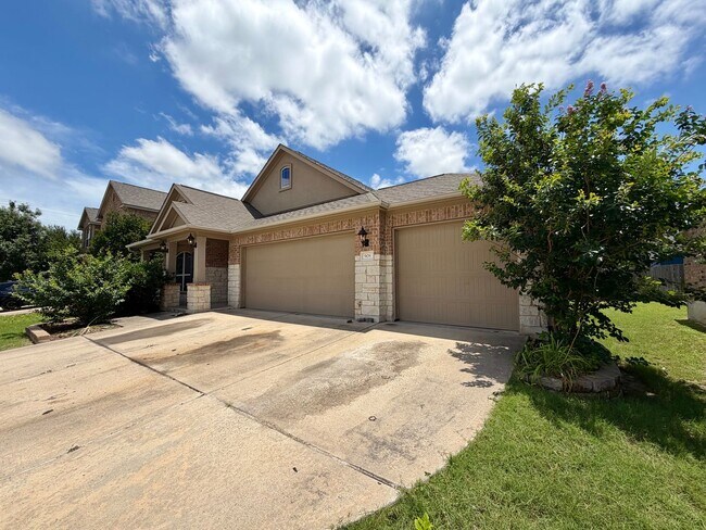 Building Photo - 908 Arvada Dr
