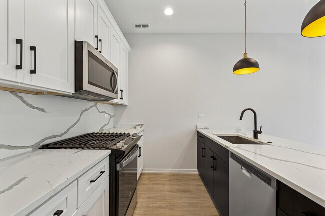 Building Photo - 4904 S St Lawrence Ave