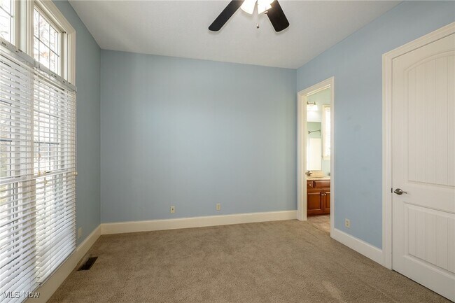 Building Photo - 4025 Meadowvale Ct