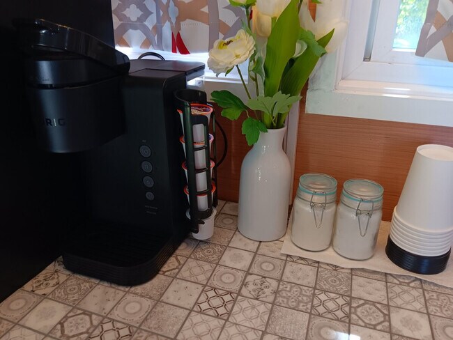 Building Photo - 80 Perkins Ave