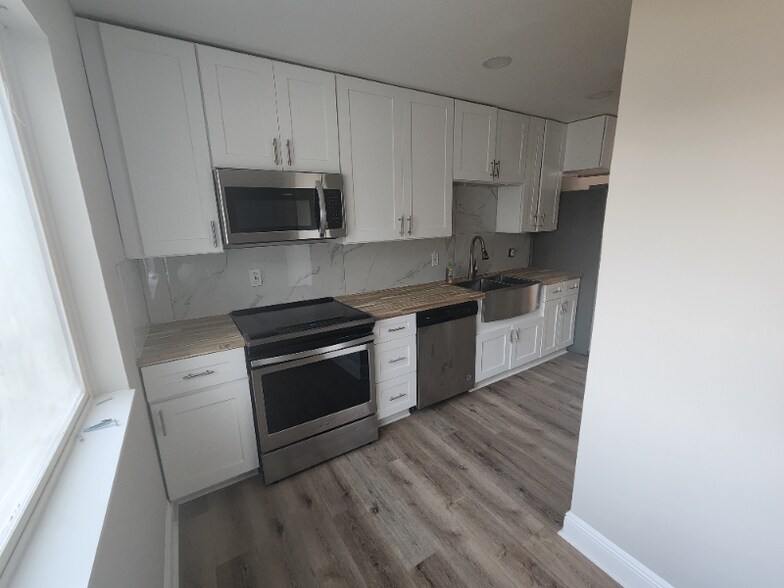 Primary Photo - 390 W Lake Ave NW