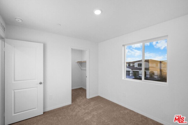Building Photo - 2311 Blue Elm Rd
