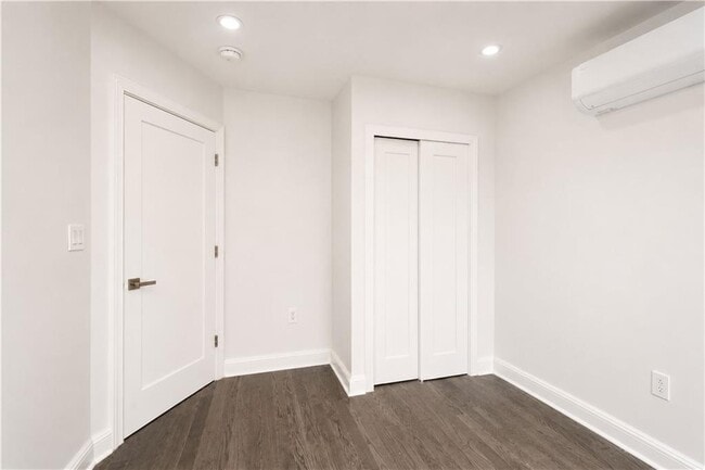 Building Photo - 2171 Hendrickson St