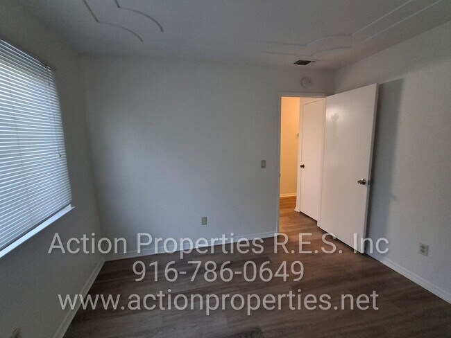 Building Photo - Antelope R.V. Parking, Single Story: Large Yard: RV Parking: 3 Bed, 2 Bath - Foothill Farms/Antelope