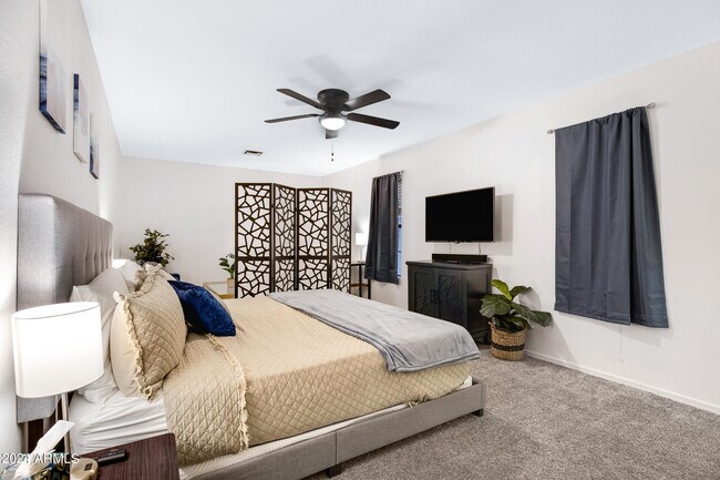 Building Photo - 5431 W Cochise Dr