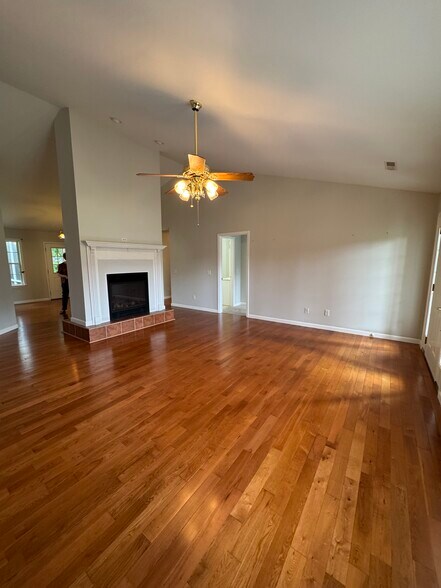 Building Photo - 224 Brookside Dr