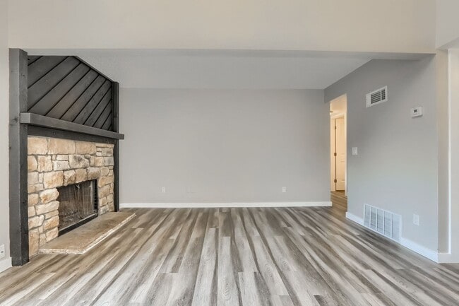 Building Photo - 2 Bedroom condo  with a loft in Littleton