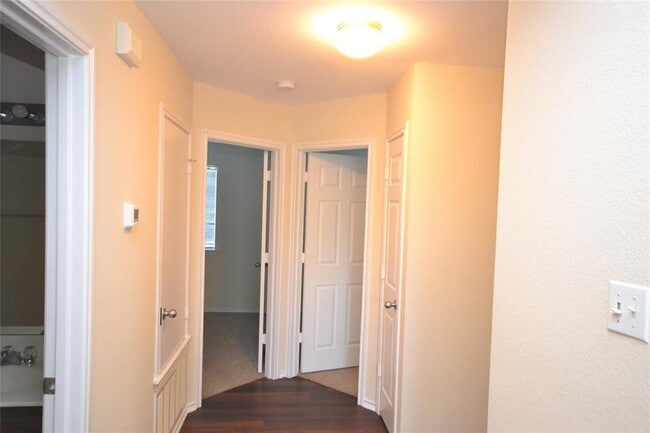 Building Photo - 114 Washington Square Dr