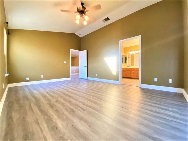 Building Photo - 8013 Coral Point Ave