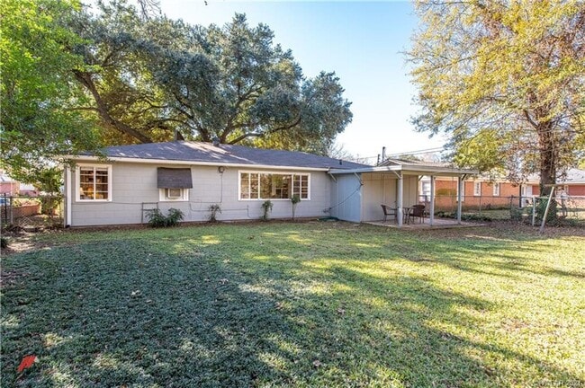 Building Photo - Newly Remodeled Anderson Island Rental