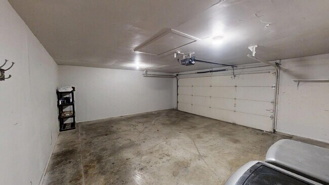 Building Photo - 414 W Voelter Ave