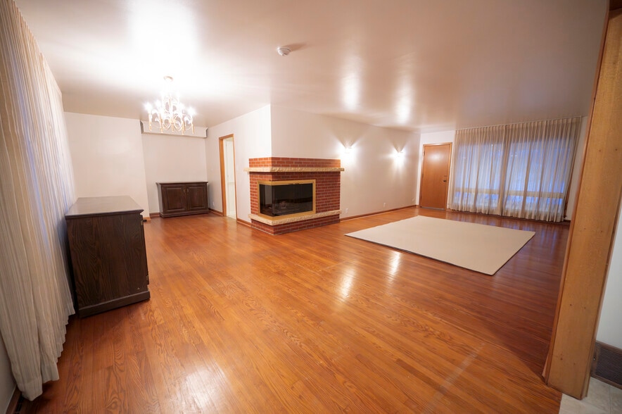 Building Photo - 1011 Third St