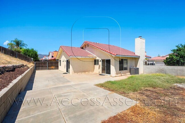 Building Photo - 15731 Laguna Ave