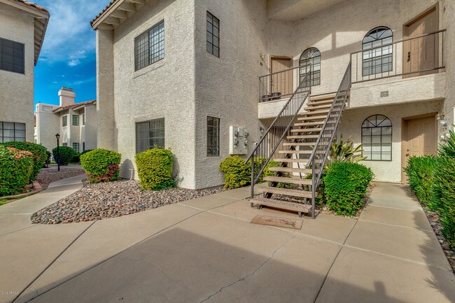 Building Photo - 930 N Mesa Dr