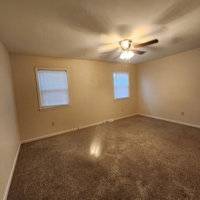 Building Photo - 703 Ikes Rd