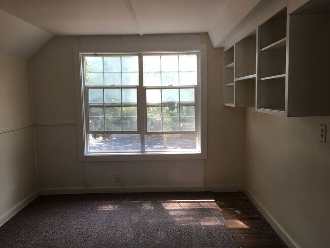 Building Photo - 2288 Hilyard St