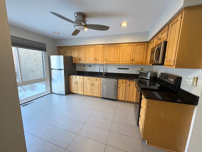 Building Photo - 16 Great Pines Ct