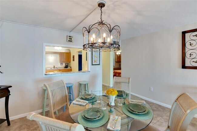 Building Photo - 7700 Sun Island Dr S
