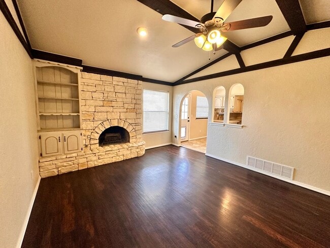 Building Photo - Spacious three bed home in Moore