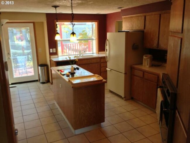 Building Photo - 2228 NW 159th Pl