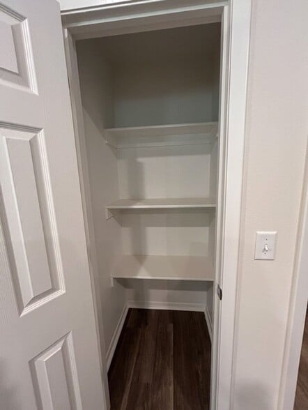 Building Photo - 10638 Cedar Wy