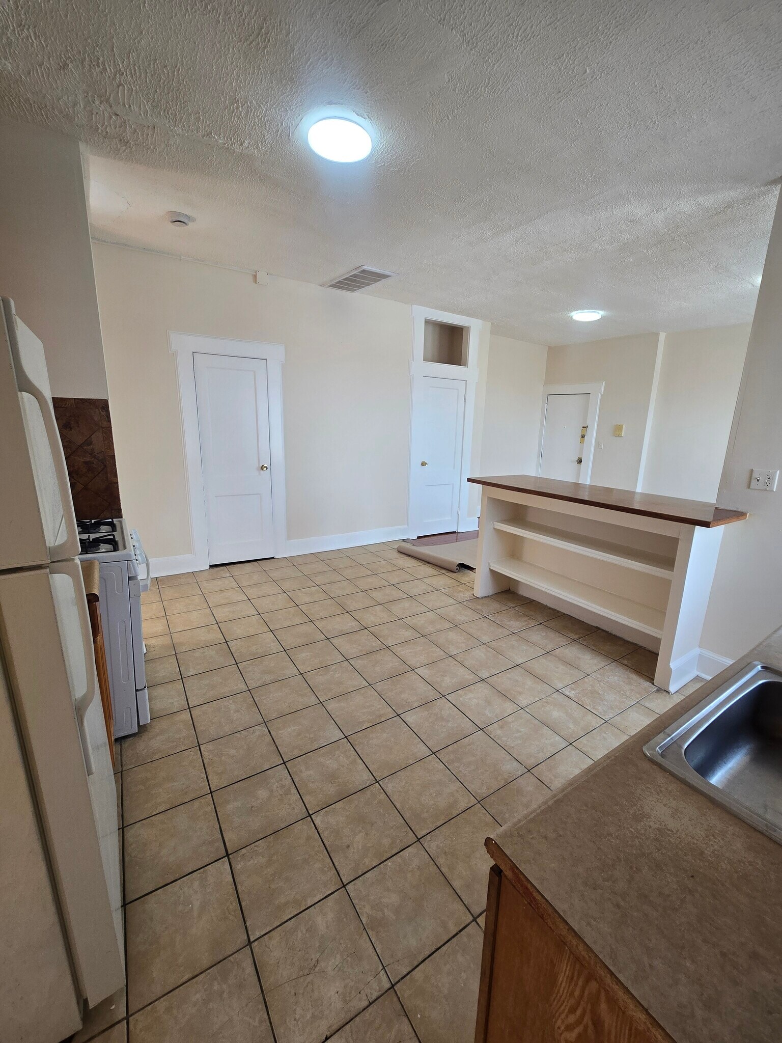 Building Photo - 526 S 15th St