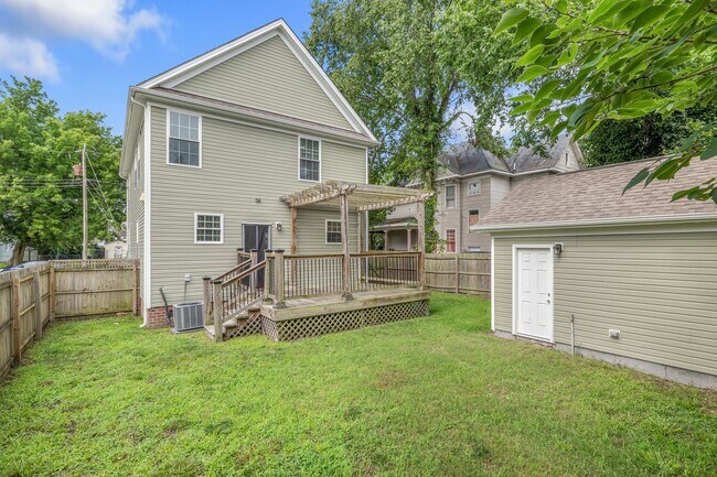 Building Photo - 426 W 28th St