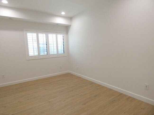 Building Photo - 5346 Lexington Ave