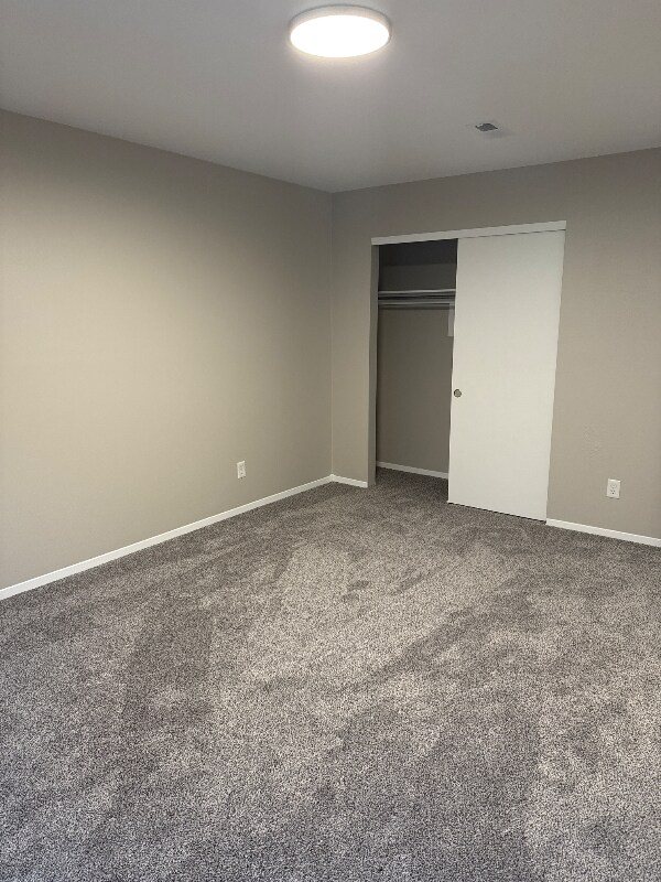 Building Photo - 616 S Mt Carmel St