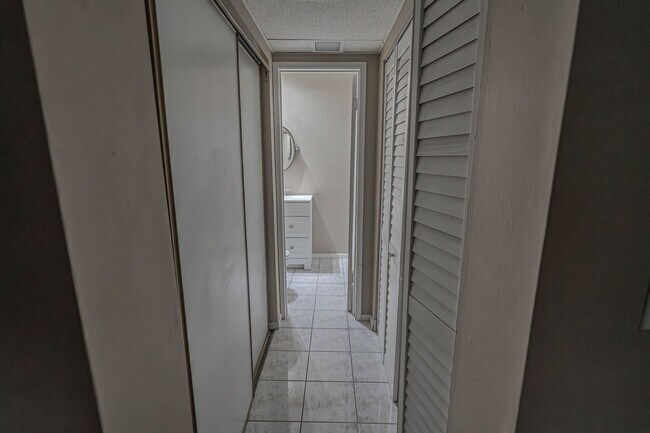 Building Photo - 14560 Clark St