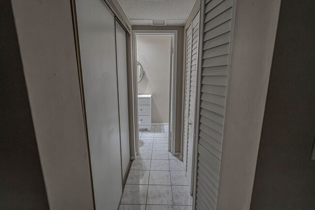 Building Photo - 2 Bedroom Condo for Rent in Sherman Oaks!