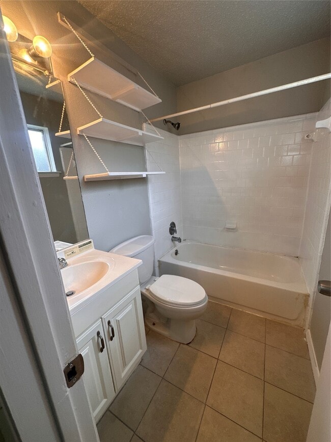 Building Photo - 7207 Caracas Dr