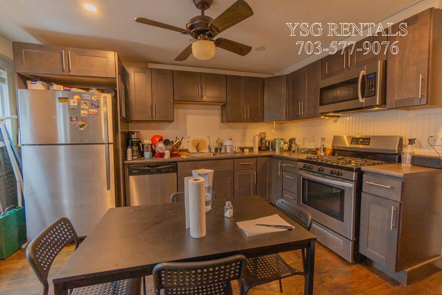 Building Photo - 260 Columbia St