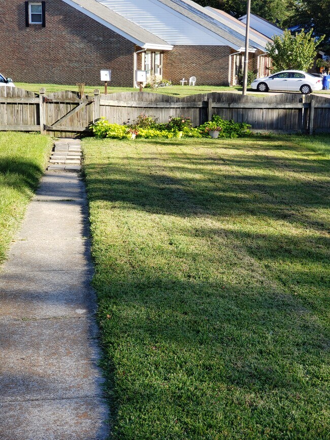 Front Yard - 536 Lanier Crescent