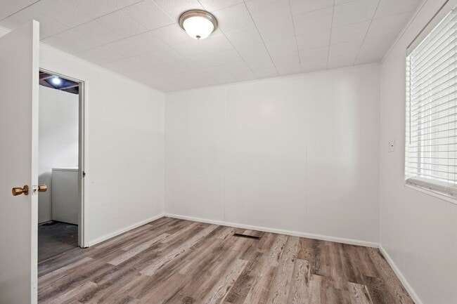 Building Photo - 1590 Nicholls Rd