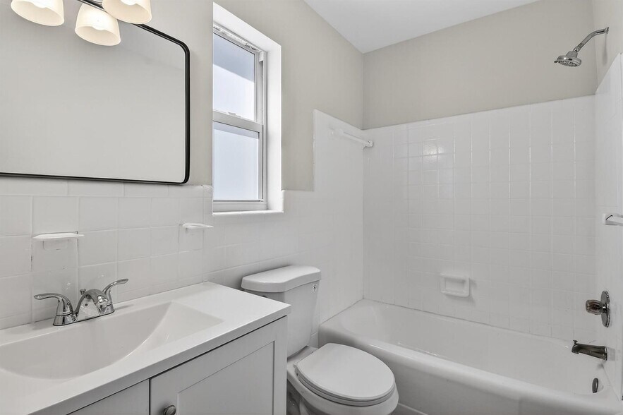 Building Photo - 58 W 27th St