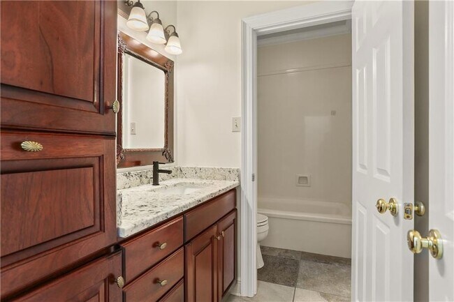 Building Photo - 421 E Honors Point Ct